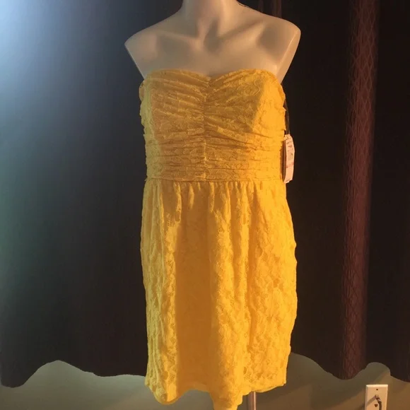 Y2K GB Strapless Dress - Picture 2 of 6